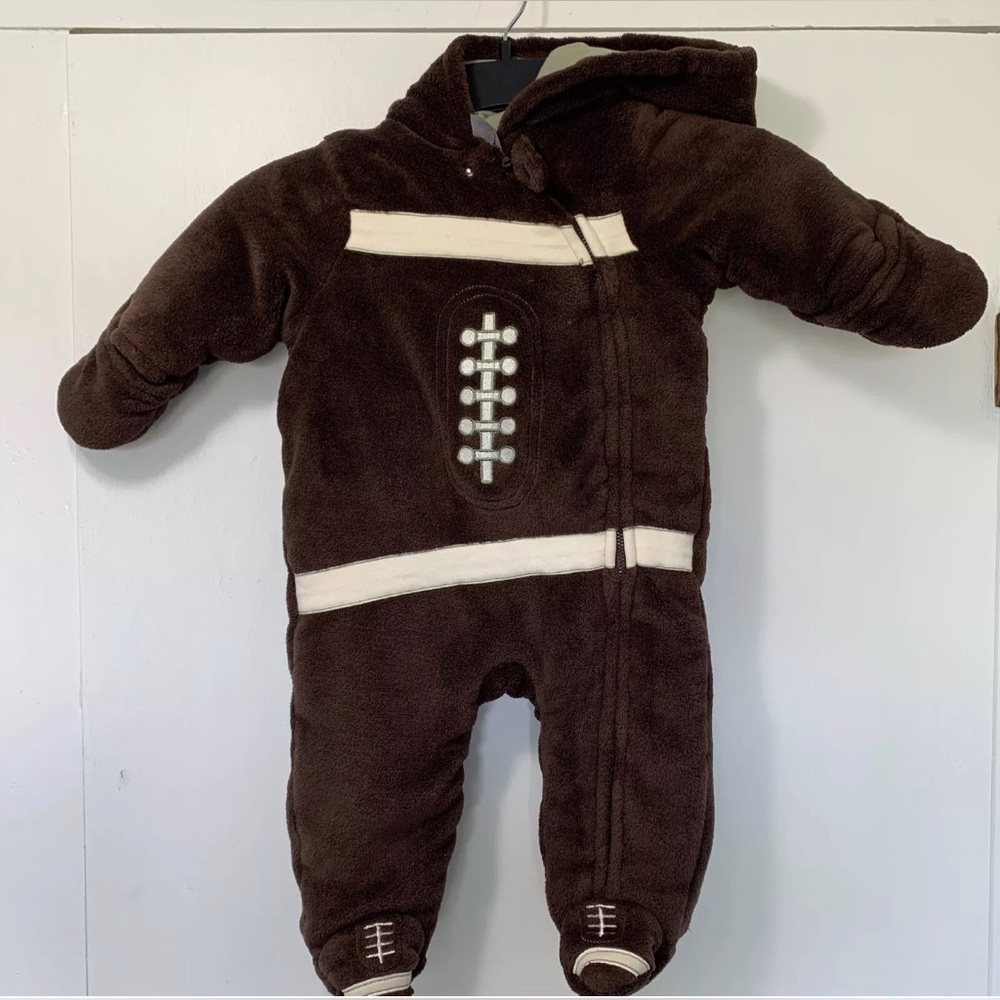 Small Wonders Snowsuit Winter Outwear Football  9-12 months - PET AND SMOKE FREE